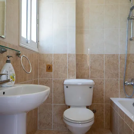 Villa Katerina, Private Pool, Garden & 3 Ensuite Bedrooms *