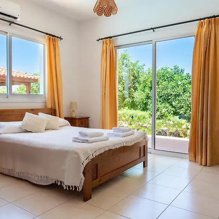 Villa Katerina, Private Pool, Garden & 3 Ensuite Bedrooms Pégeia