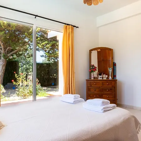 Villa Katerina, Private Pool, Garden & 3 Ensuite Bedrooms Pégeia