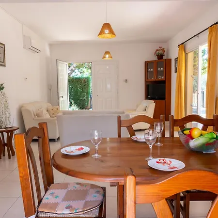 Katerina, Private Pool, Garden & 3 Ensuite Bedrooms Villa Pégeia