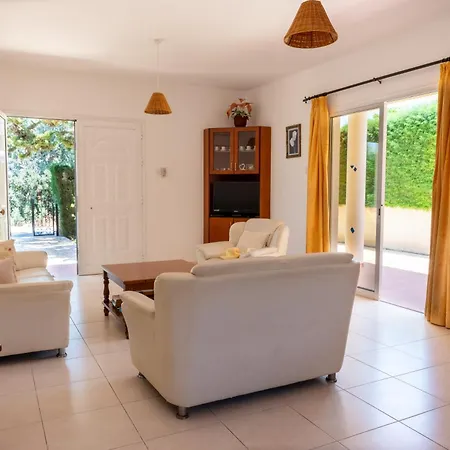 Katerina, Private Pool, Garden & 3 Ensuite Bedrooms * Pégeia