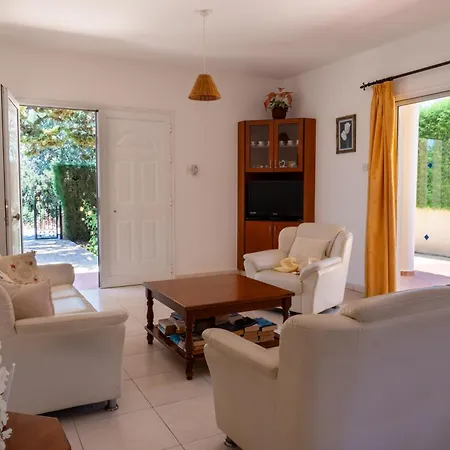 Katerina, Private Pool, Garden & 3 Ensuite Bedrooms * Pégeia