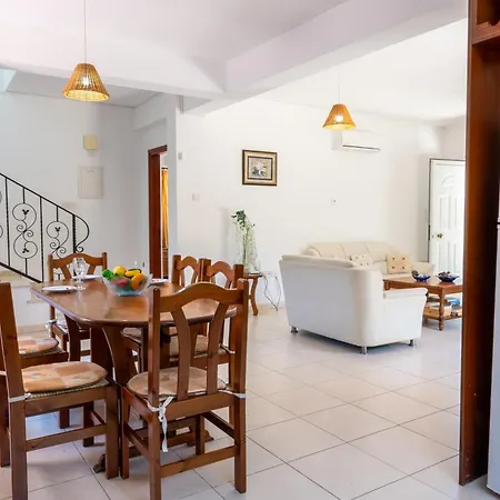 Katerina, Private Pool, Garden & 3 Ensuite Bedrooms Villa Pégeia