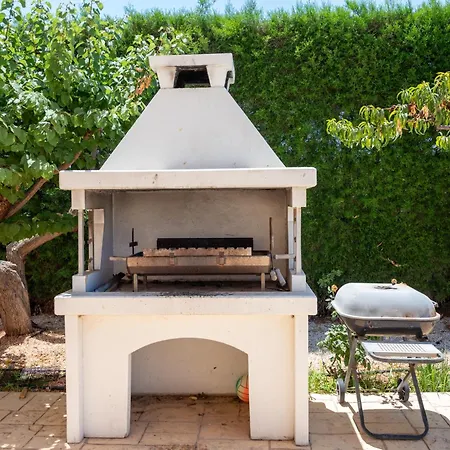 Katerina, Private Pool, Garden & 3 Ensuite Bedrooms