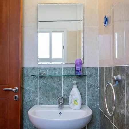 Villa Katerina, Private Pool, Garden & 3 Ensuite Bedrooms Peyia