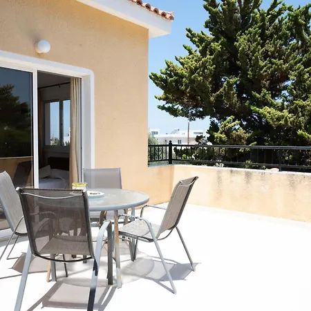 Katerina, Private Pool, Garden & 3 Ensuite Bedrooms *