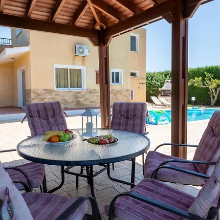 Katerina, Private Pool, Garden & 3 Ensuite Bedrooms Villa