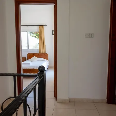 Villa Katerina, Private Pool, Garden & 3 Ensuite Bedrooms *