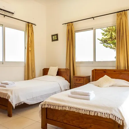 Katerina, Private Pool, Garden & 3 Ensuite Bedrooms Villa