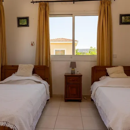 Katerina, Private Pool, Garden & 3 Ensuite Bedrooms Péjia