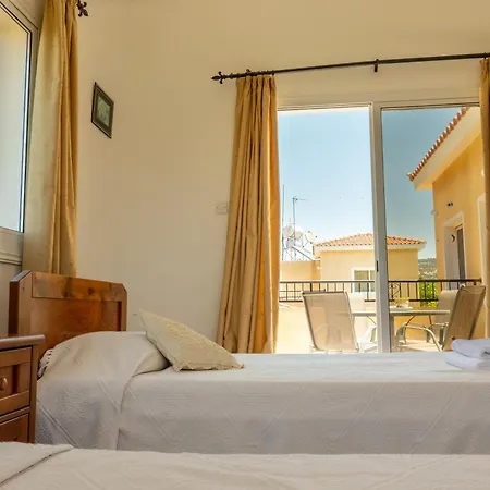 Katerina, Private Pool, Garden & 3 Ensuite Bedrooms