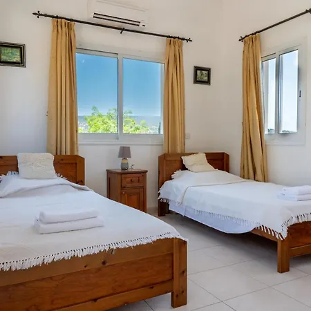 Villa Katerina, Private Pool, Garden & 3 Ensuite Bedrooms *