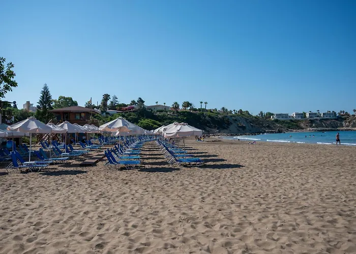 Katerina, Private Pool, Garden & 3 Ensuite Bedrooms Vila