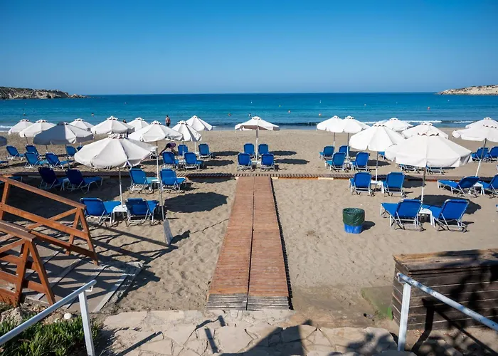 Katerina, Private Pool, Garden & 3 Ensuite Bedrooms Vila