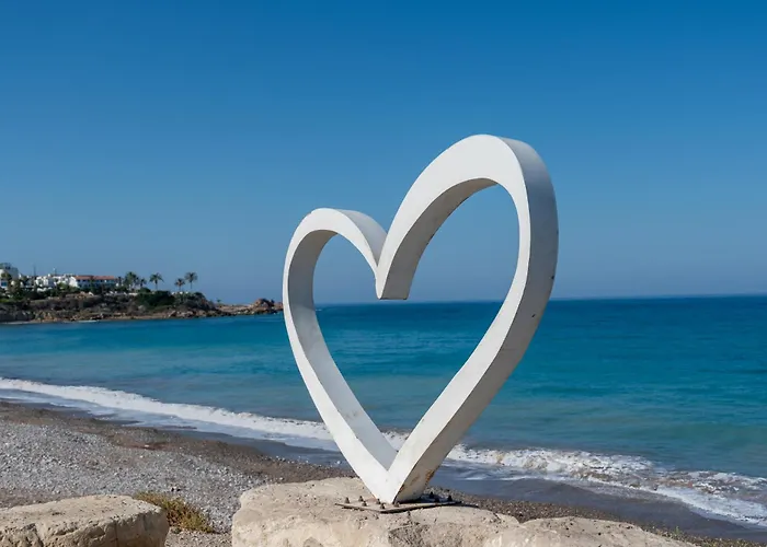 Katerina, Private Pool, Garden & 3 Ensuite Bedrooms Vila