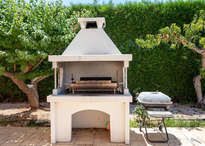 Katerina, Private Pool, Garden & 3 Ensuite Bedrooms