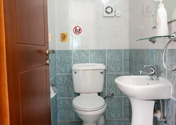 Katerina, Private Pool, Garden & 3 Ensuite Bedrooms *