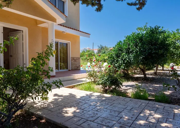 Katerina, Private Pool, Garden & 3 Ensuite Bedrooms * Pegeia