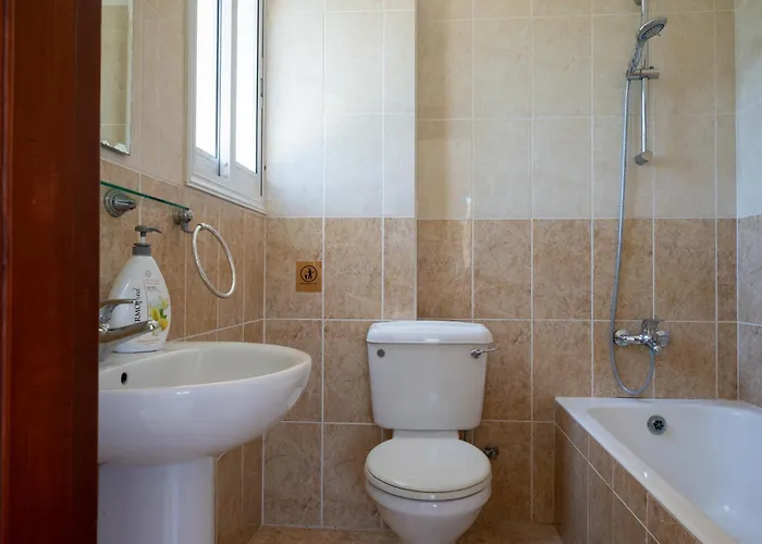 Vila Katerina, Private Pool, Garden & 3 Ensuite Bedrooms *