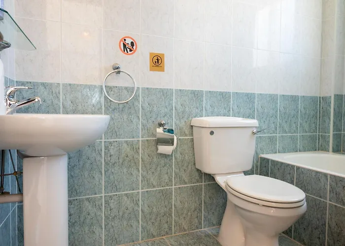 Katerina, Private Pool, Garden & 3 Ensuite Bedrooms *