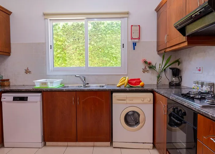 Katerina, Private Pool, Garden & 3 Ensuite Bedrooms * Pegeia