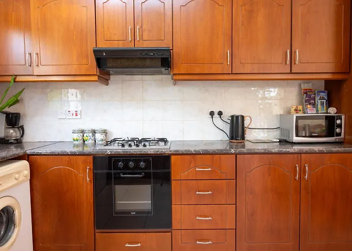 Katerina, Private Pool, Garden & 3 Ensuite Bedrooms Vila