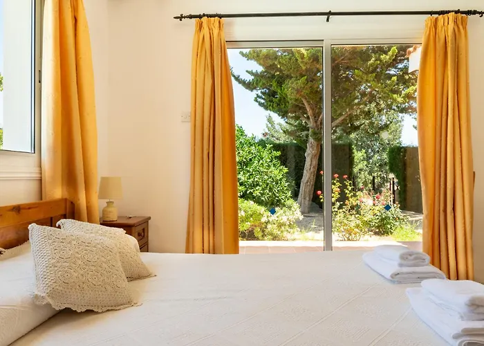 Katerina, Private Pool, Garden & 3 Ensuite Bedrooms Pegeia