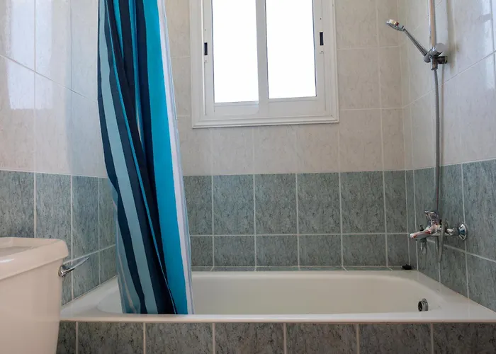 Katerina, Private Pool, Garden & 3 Ensuite Bedrooms