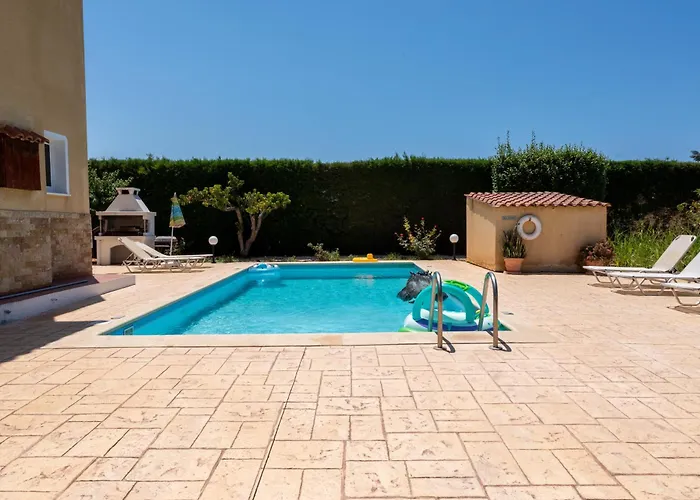 Katerina, Private Pool, Garden & 3 Ensuite Bedrooms Vila *