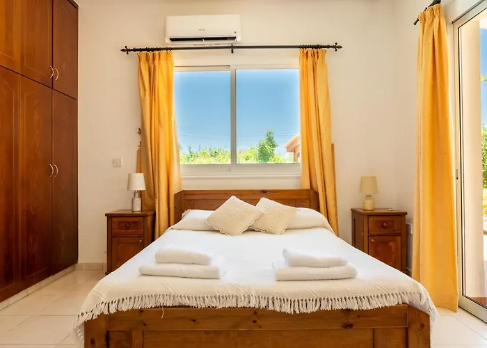 Katerina, Private Pool, Garden & 3 Ensuite Bedrooms * Pegeia