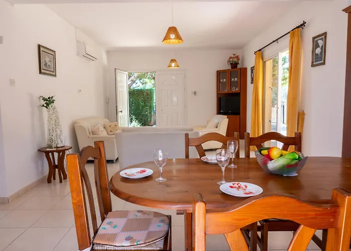 Katerina, Private Pool, Garden & 3 Ensuite Bedrooms Vila Pegeia