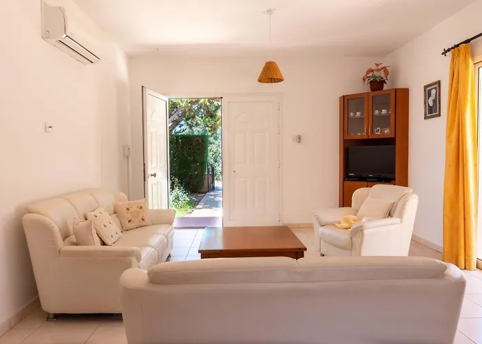 Katerina, Private Pool, Garden & 3 Ensuite Bedrooms Vila *