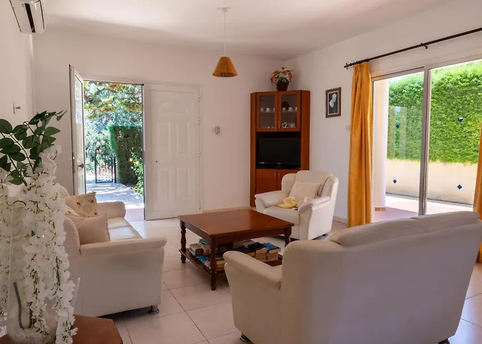 Katerina, Private Pool, Garden & 3 Ensuite Bedrooms * Pegeia