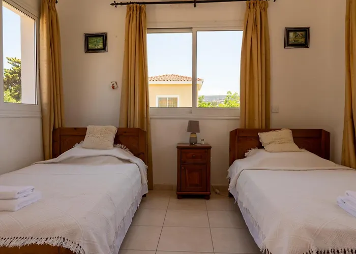 Katerina, Private Pool, Garden & 3 Ensuite Bedrooms Pegeia