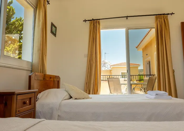 Katerina, Private Pool, Garden & 3 Ensuite Bedrooms