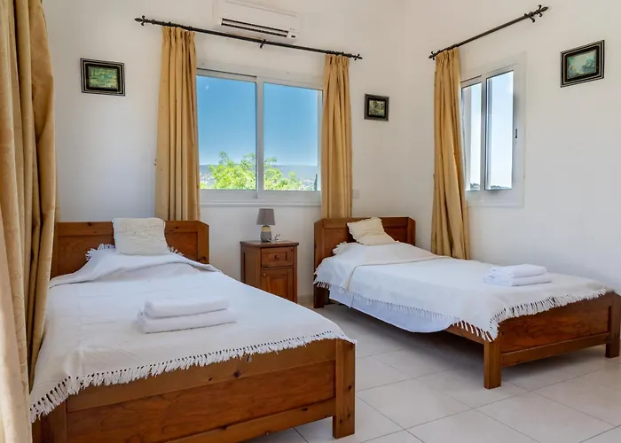 Vila Katerina, Private Pool, Garden & 3 Ensuite Bedrooms *